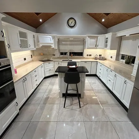 Appartement 6 Bed House, 4 Bath House In Brickens