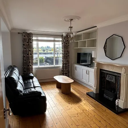 Appartement 6 Bed House, 4 Bath House In Brickens *