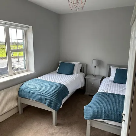 Appartement 6 Bed House, 4 Bath House In Brickens Claremorris