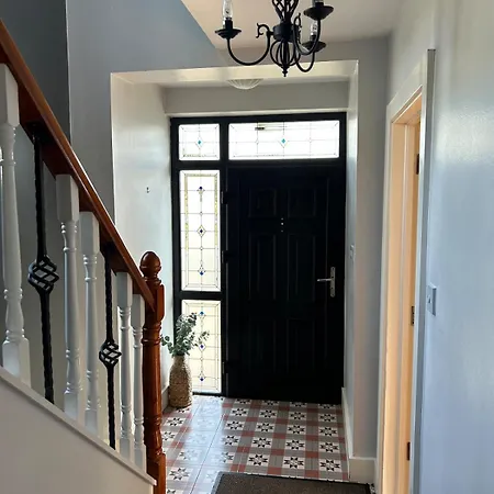 6 Bed House, 4 Bath House In Brickens アパート