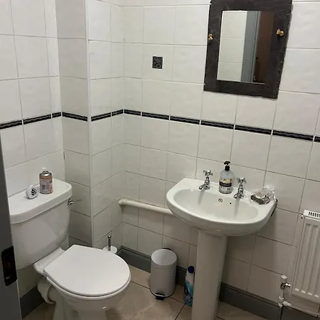 6 Bed House, 4 Bath House In Brickens クレアモリス