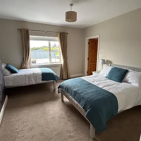 6 Bed House, 4 Bath House In Brickens Claremorris