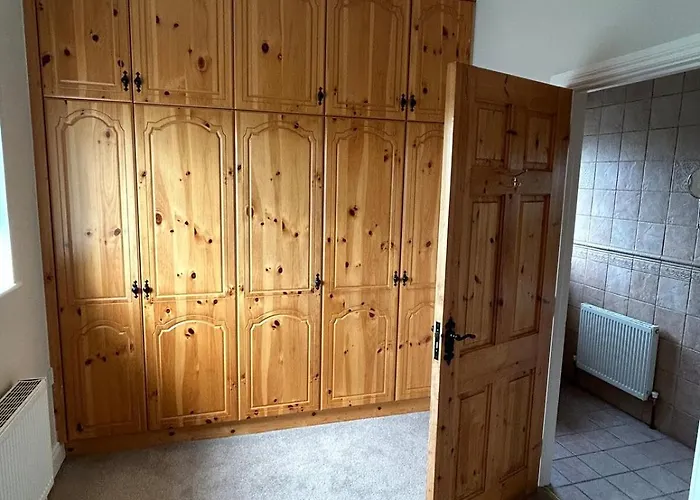 아파트 6 Bed House, 4 Bath House In Brickens *