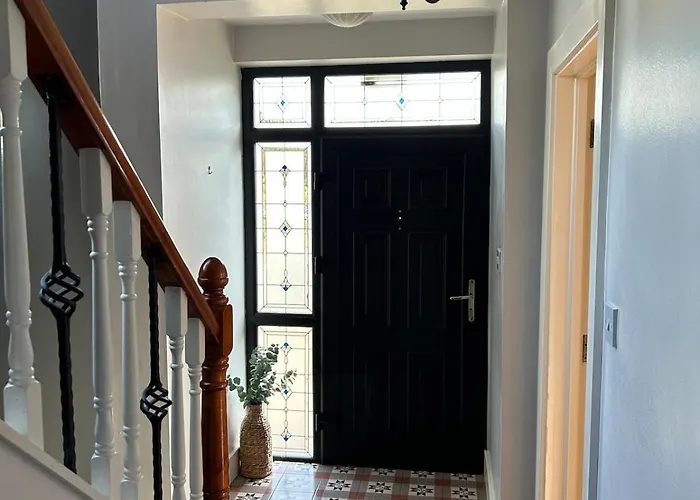 6 Bed House, 4 Bath House In Brickens 아파트