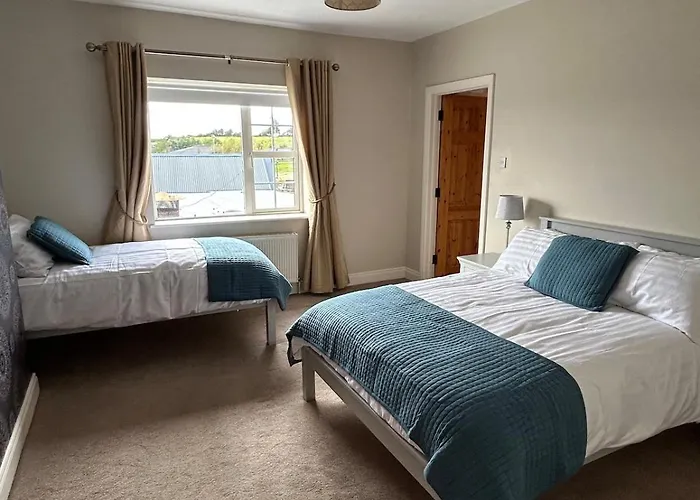 6 Bed House, 4 Bath House In Brickens Claremorris